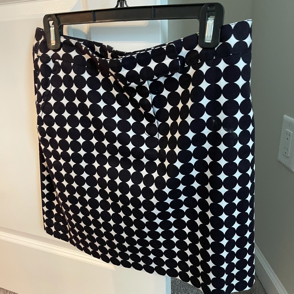Black white mini zipper in front